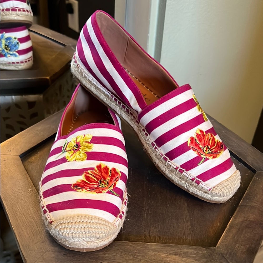 🛑 1 hour sale. NWOT, Kate Spade, Striped Espadrilles, Floral Embroidery, size 8